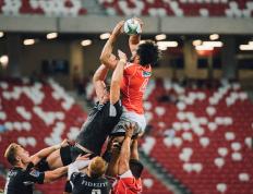 IM体育官网入口-赛道与球场，当F1争冠焦点遇上76人惊天逆转