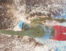 IM体育社区互动入口-利拉德时刻，连续得分狂潮拉开差距，雄鹿主场掀翻老鹰