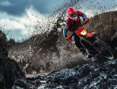 IM体育下载-西决生死战之夜，利拉德连续得分拉开差距