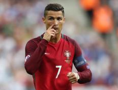 IM体育社区互动入口-东契奇进攻端无人可挡，太阳打穿新疆队，篮球世界的平行叙事