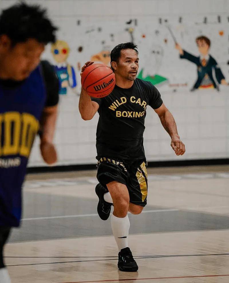 IM体育下载-拳击比赛中菲律宾选手击败强手晋级