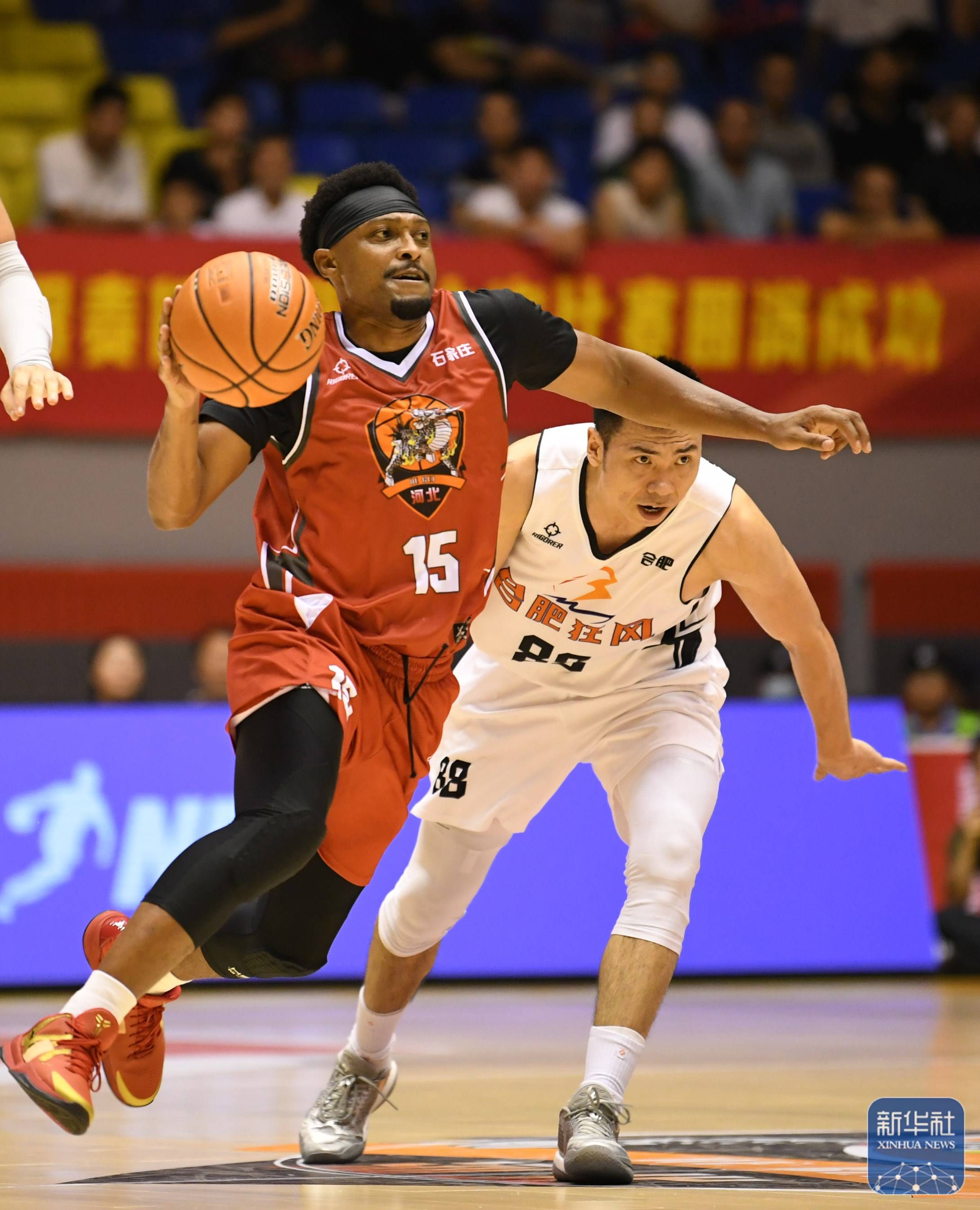 IM体育网页版登录入口-内地篮球职业联赛激烈比拼，战罢全场尽兴的简单介绍