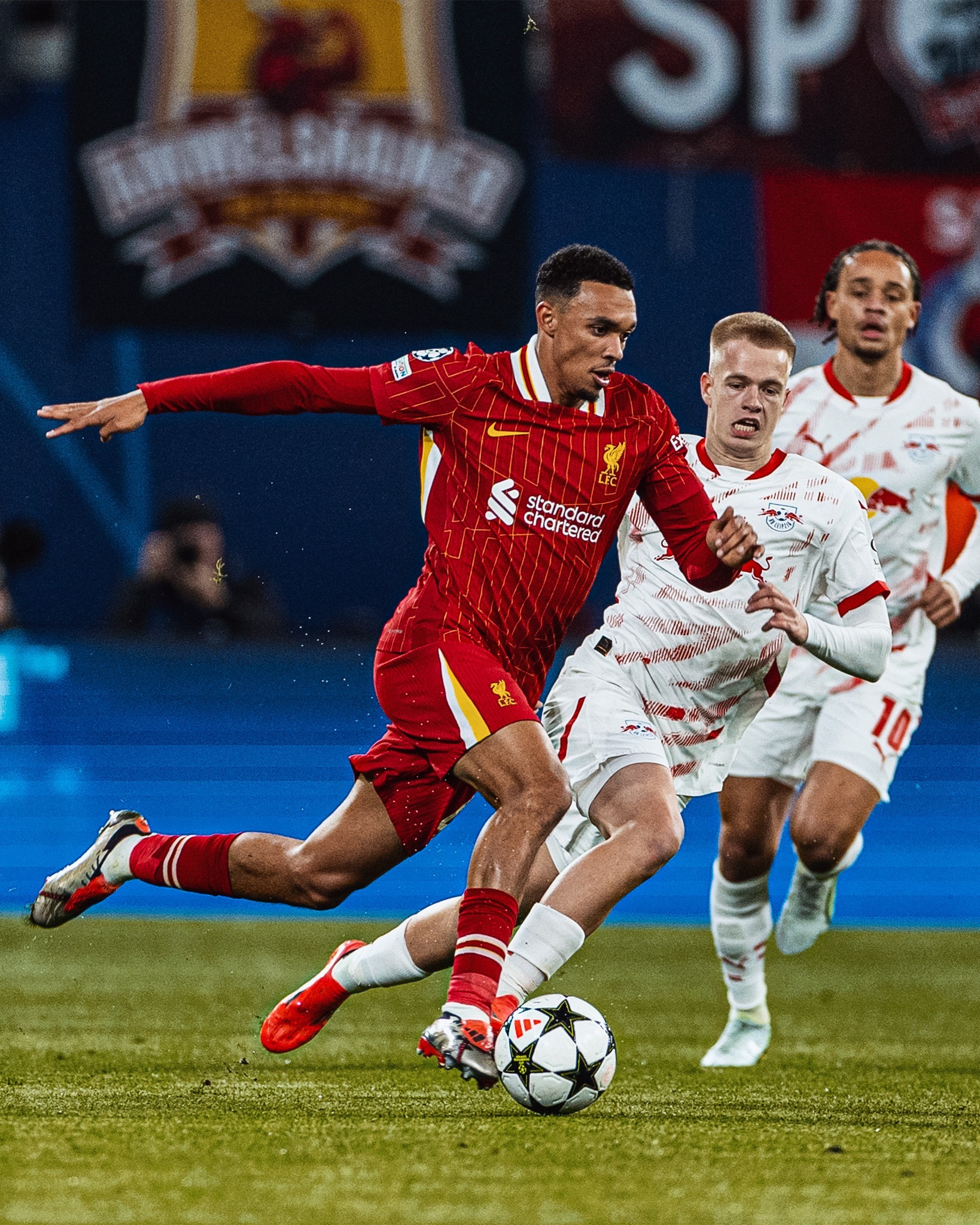 IM体育官方网-利物浦队球员集体训练，备战欧冠赛季的简单介绍