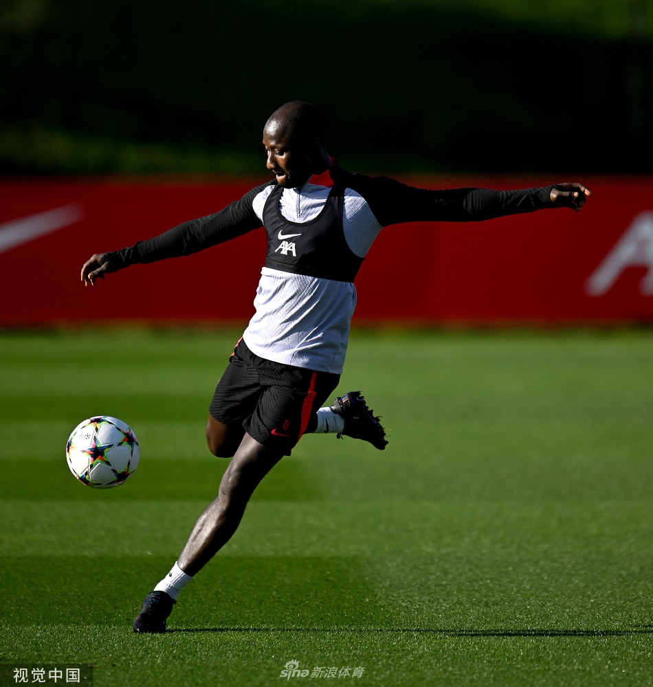 IM体育官方网-利物浦队球员集体训练，备战欧冠赛季的简单介绍