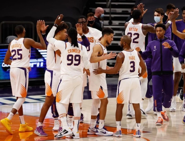 IM体育官方网-浙江队遭重庆逆袭，季后赛前景渺茫