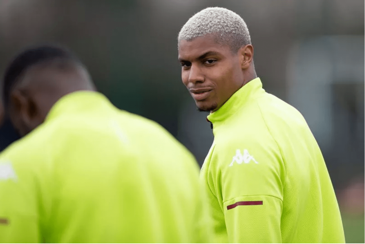 IM体育官网入口-阿斯顿维拉球员在客场挑战沃特福德