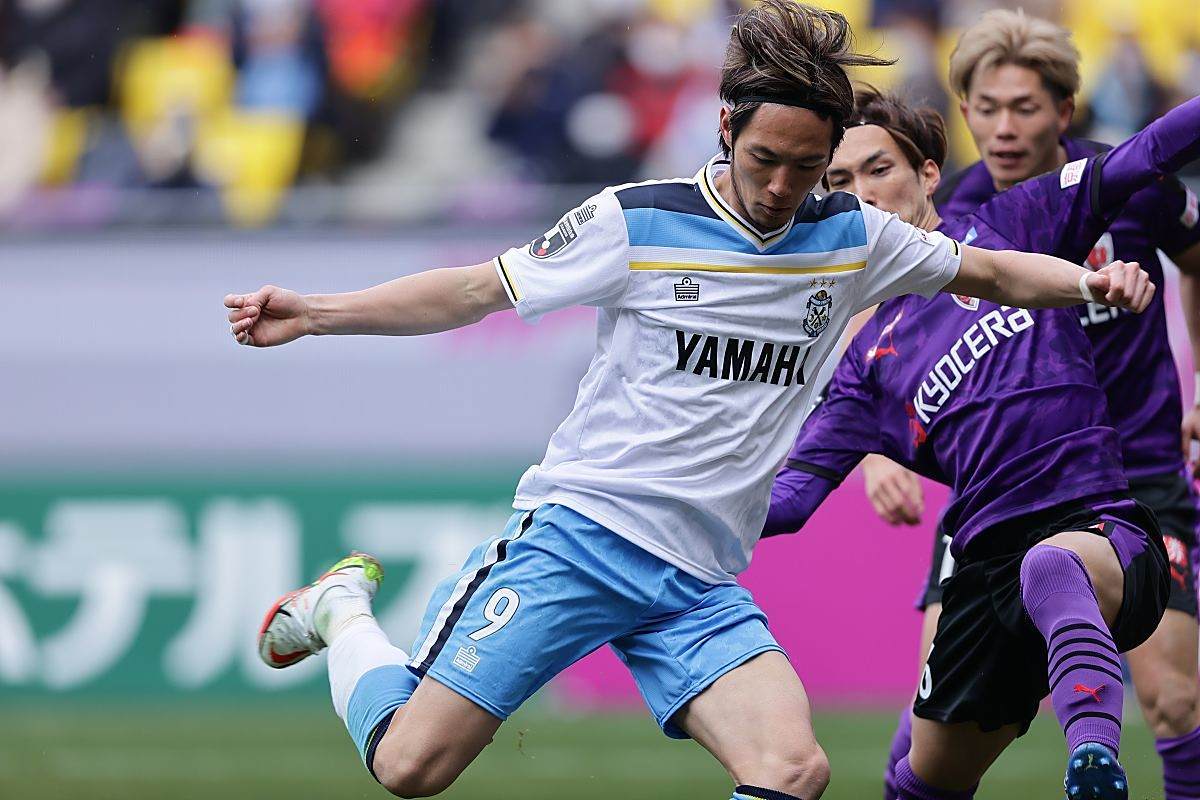 IM体育app-包含克劳利主场战胜对手,稳健保级局面的词条