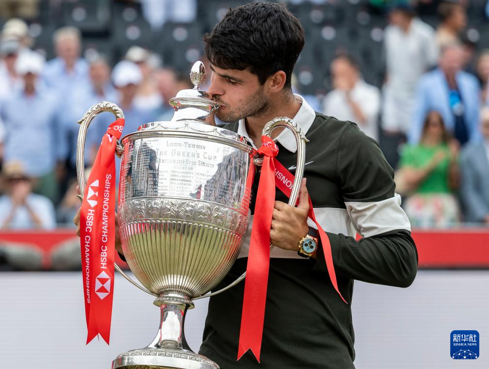 IM体育官网入口-戴维斯杯翻盘拉沃尔杯，阿尔卡拉斯惊艳四座的简单介绍