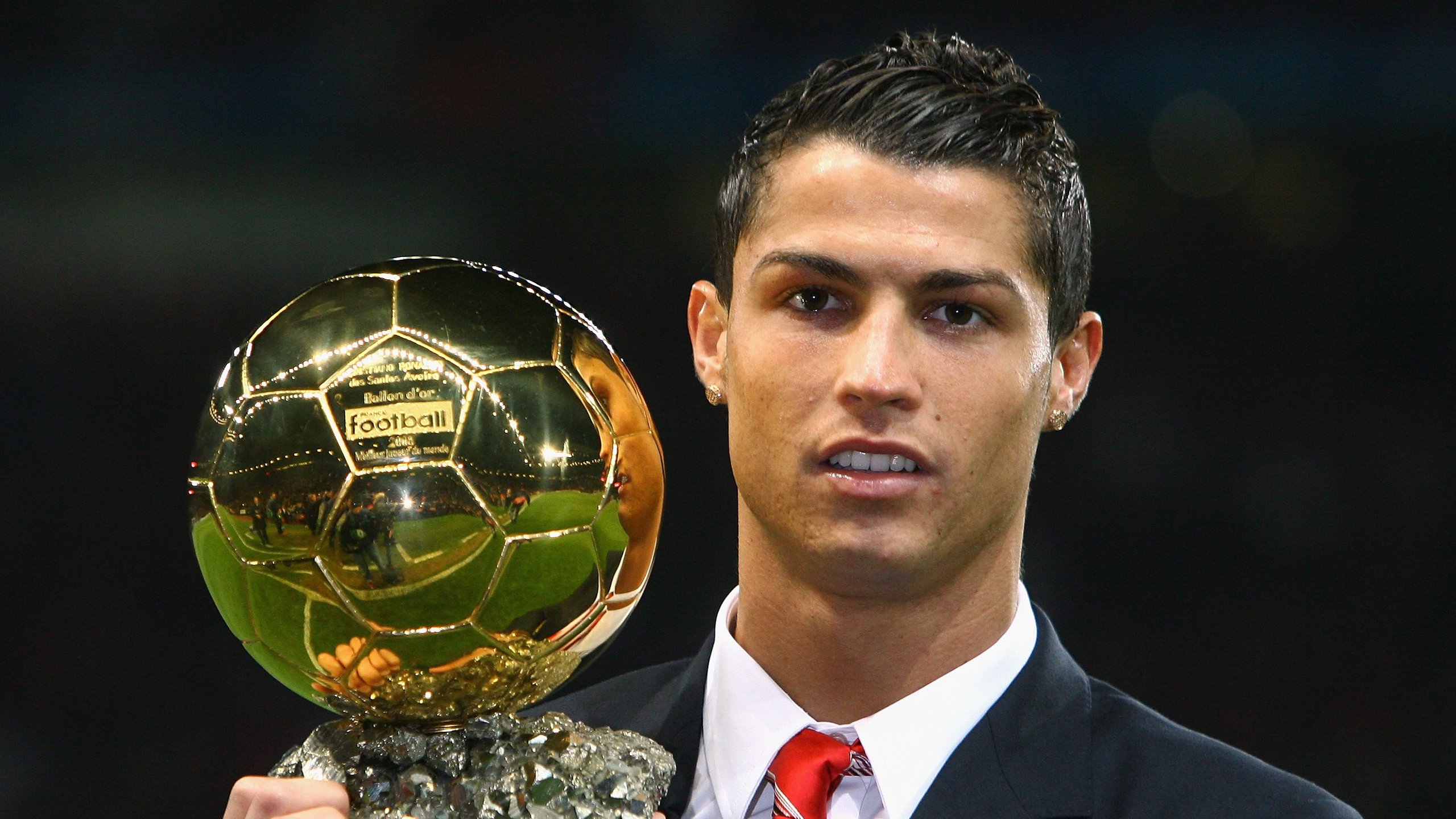 IM体育app-北非德比见证新王诞生，孔德一锤定音，展现超越胜负的巨星价值