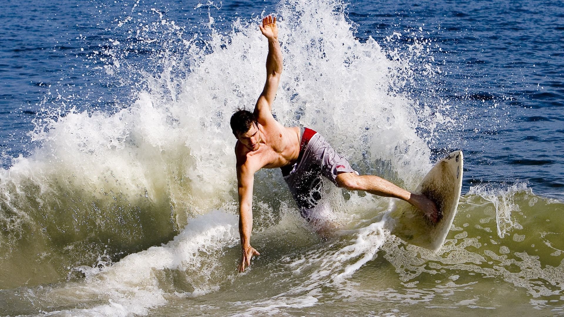 IM体育官网入口-北欧风暴与高卢雄狮，卡马文加统治级数据背后的足球新秩序