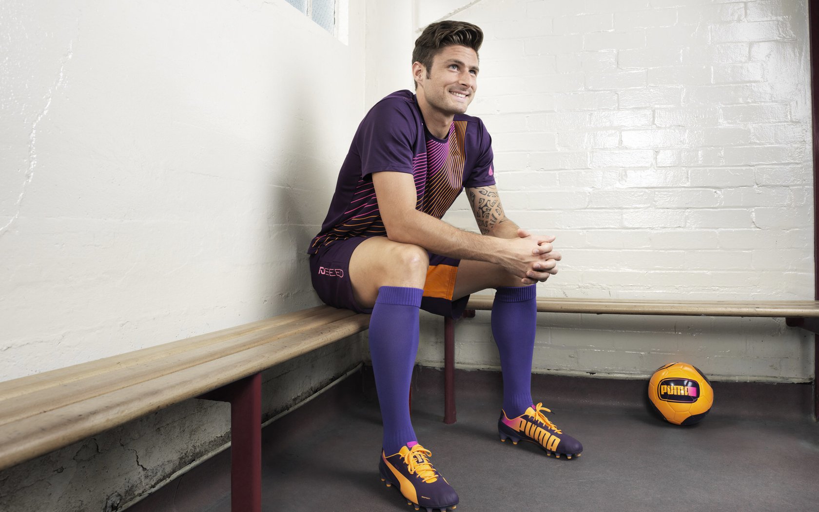 IM体育官方网站-冷门与传奇，日本横扫葡萄牙之夜，奥恰洛夫点燃的不只是赛场